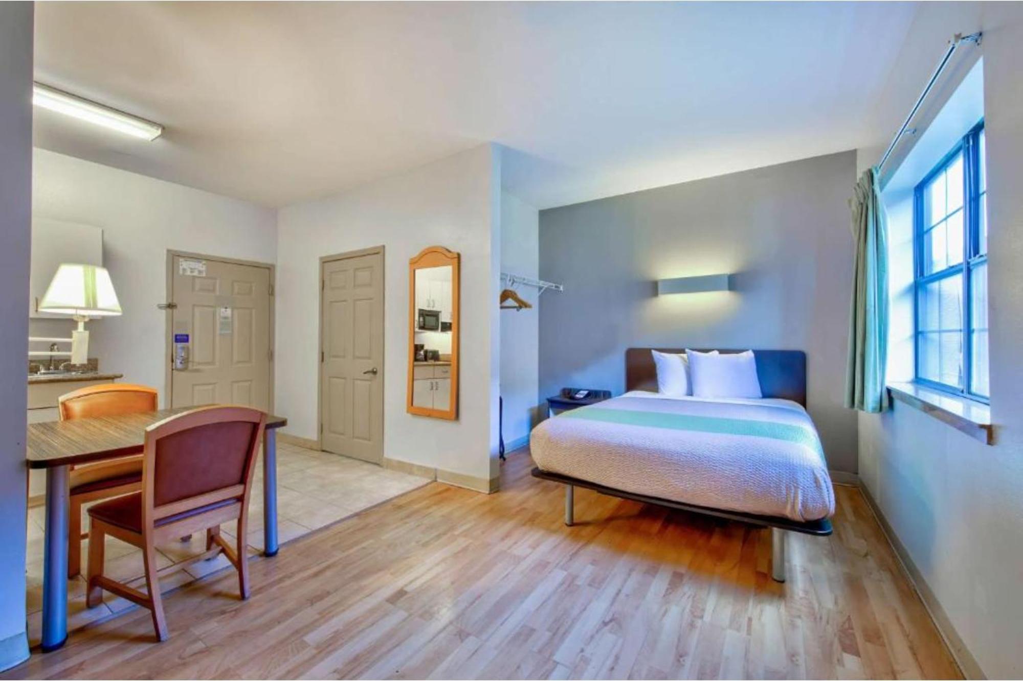 Oyo Townhouse Beaumont Medical Center Area Hotel ภายนอก รูปภาพ
