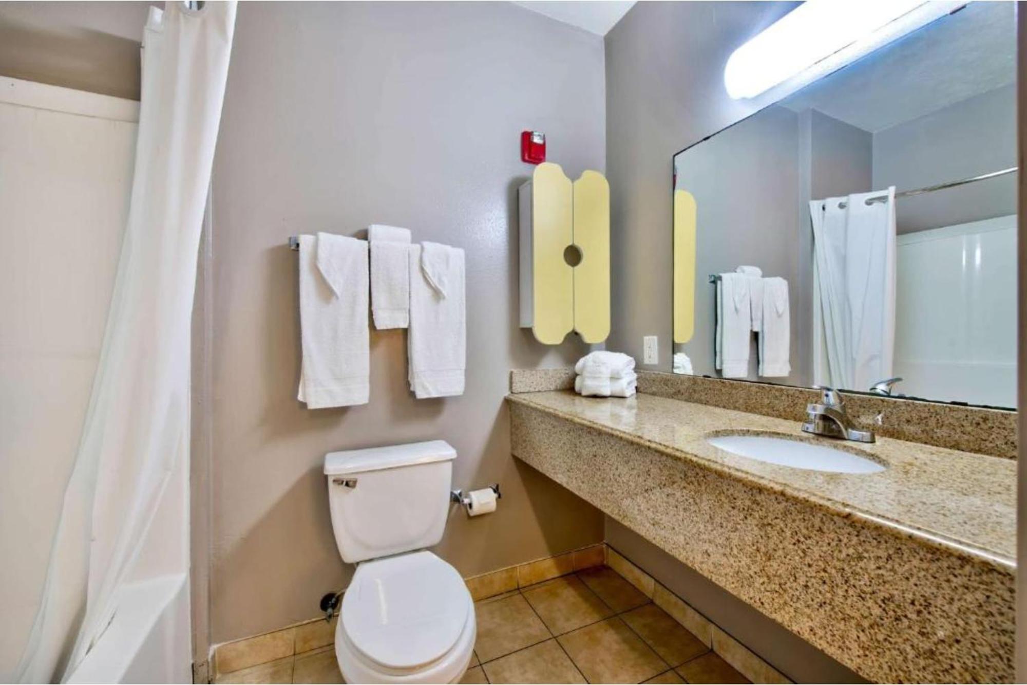 Oyo Townhouse Beaumont Medical Center Area Hotel ภายนอก รูปภาพ