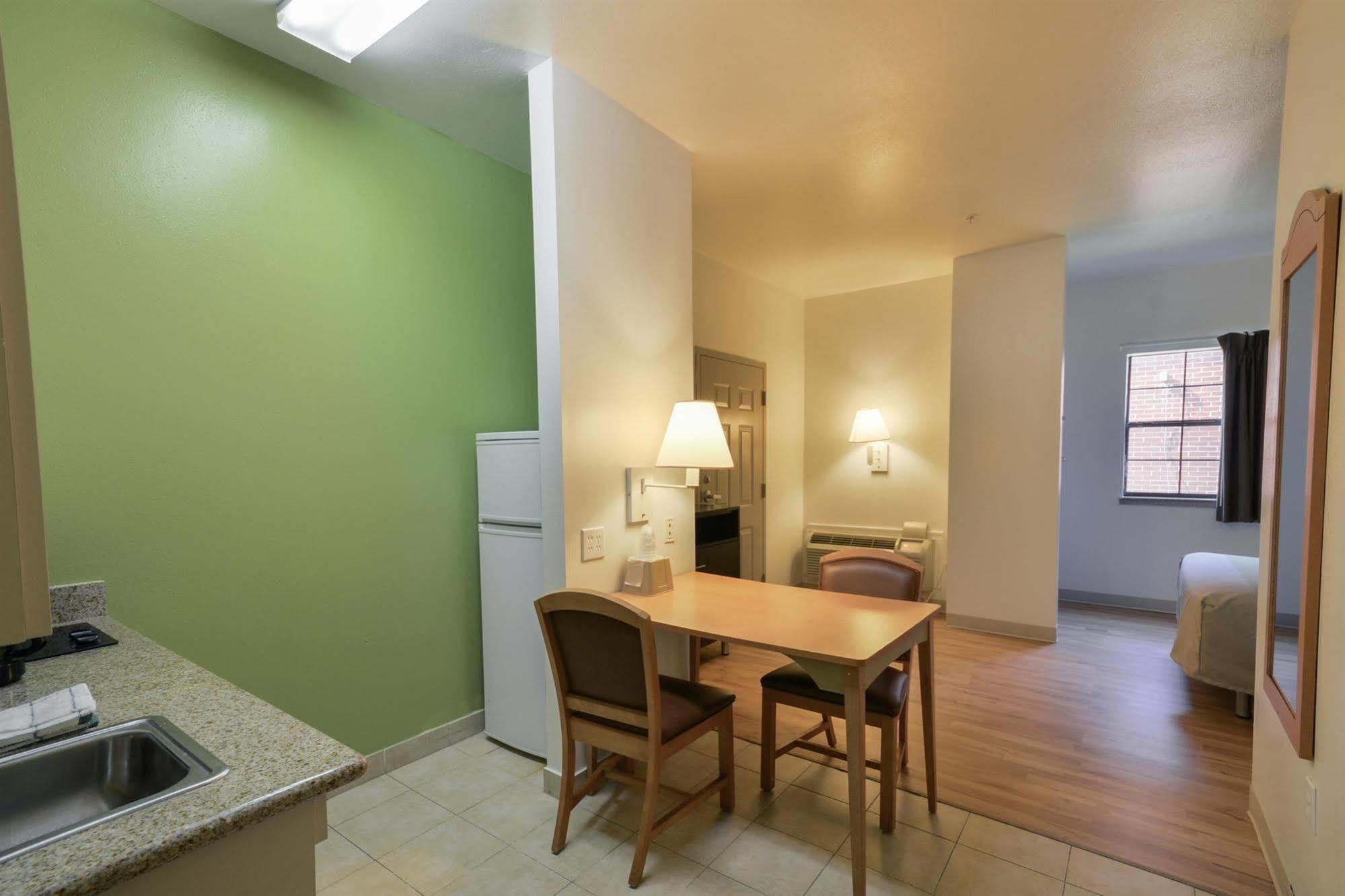 Oyo Townhouse Beaumont Medical Center Area Hotel ภายนอก รูปภาพ